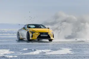 Lexus sul lago ghiacciato Baikal  - 82