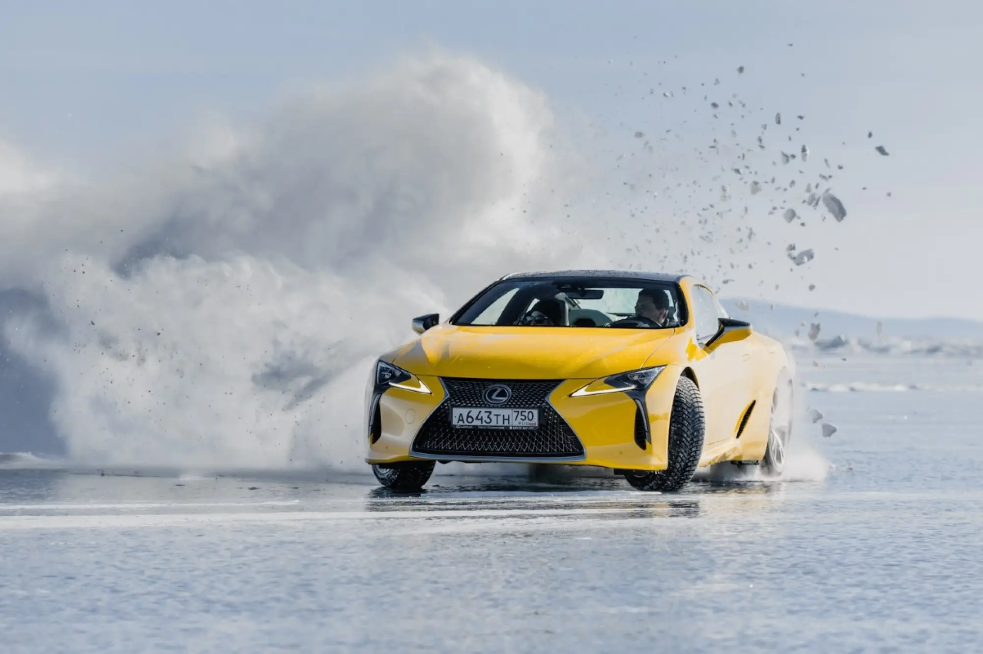 Lexus sul lago ghiacciato Baikal  - 85