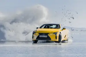 Lexus sul lago ghiacciato Baikal  - 85