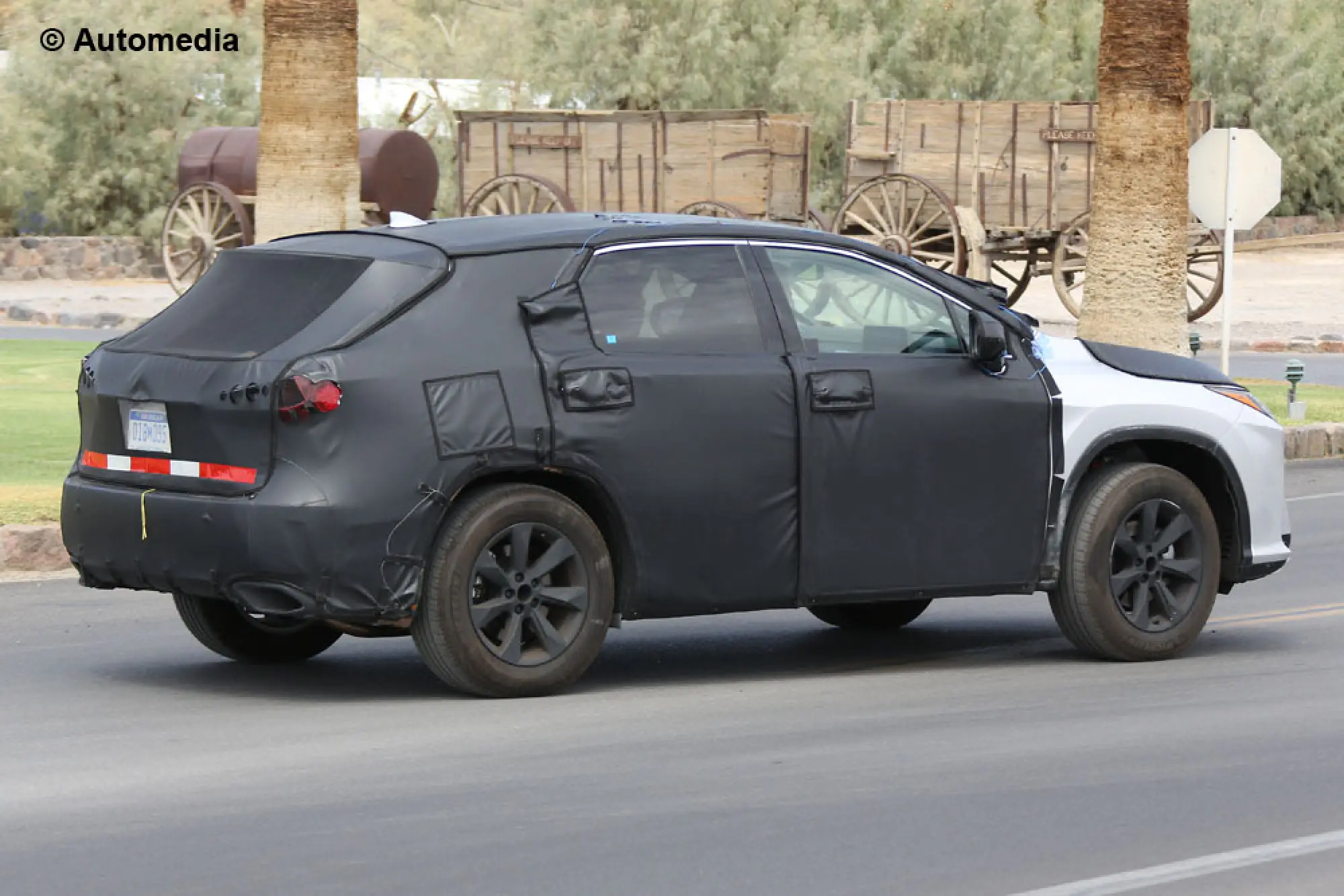 Lexus TX - foto spia (agosto 2015) - 6