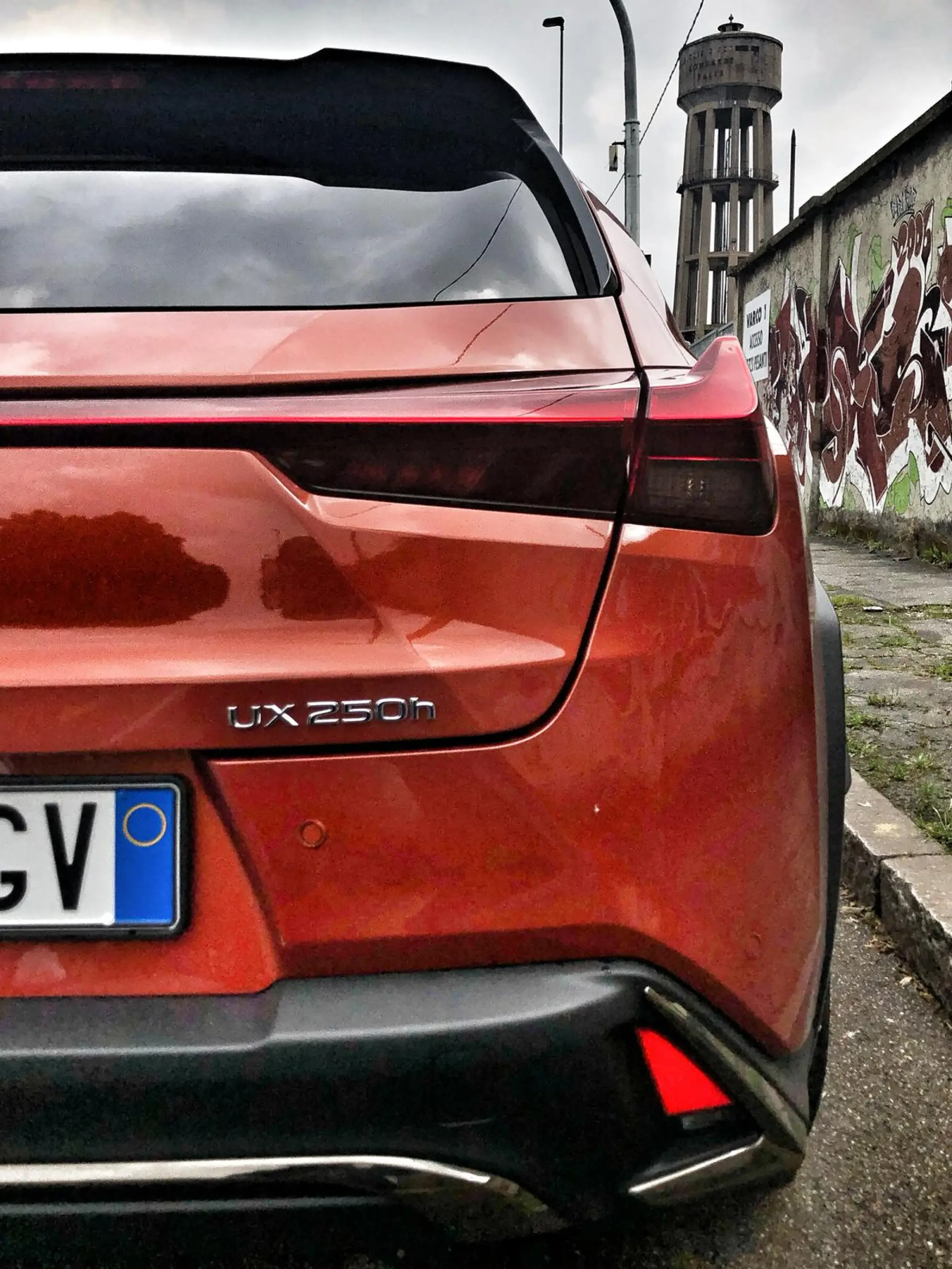 Lexus UX 250h FSPORT 2019 - 4