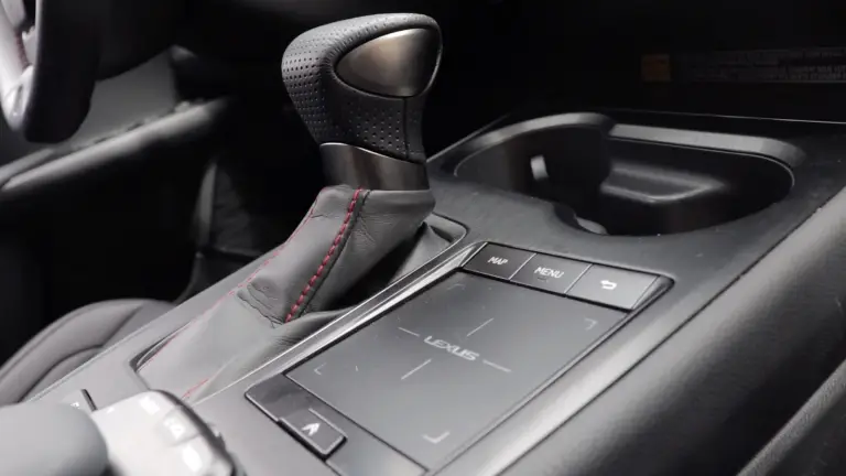 Lexus UX 250h FSPORT 2019 - 18