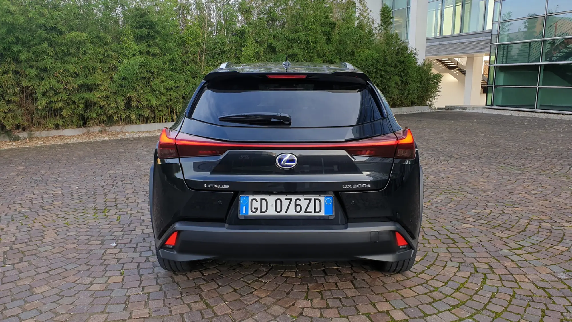 Lexus UX 300e 2021 - 18