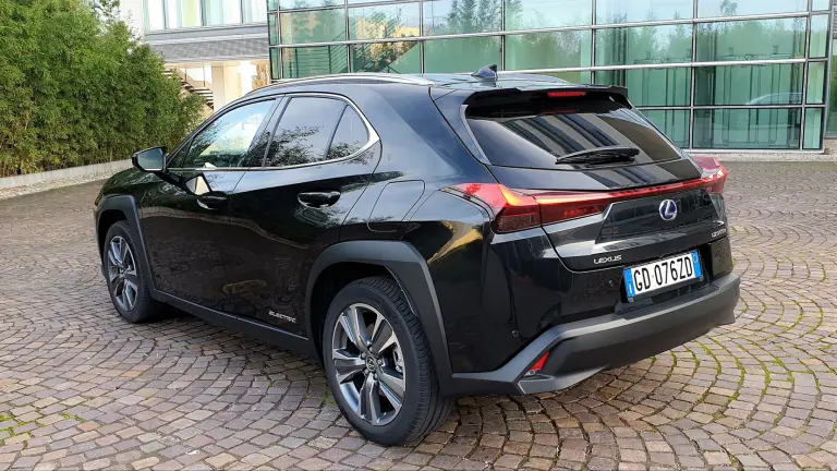 Lexus UX 300e 2021 - 22