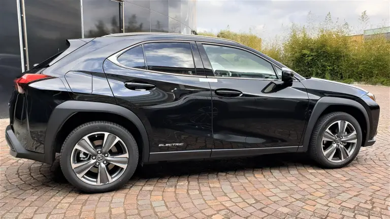 Lexus UX 300e 2021 - 23