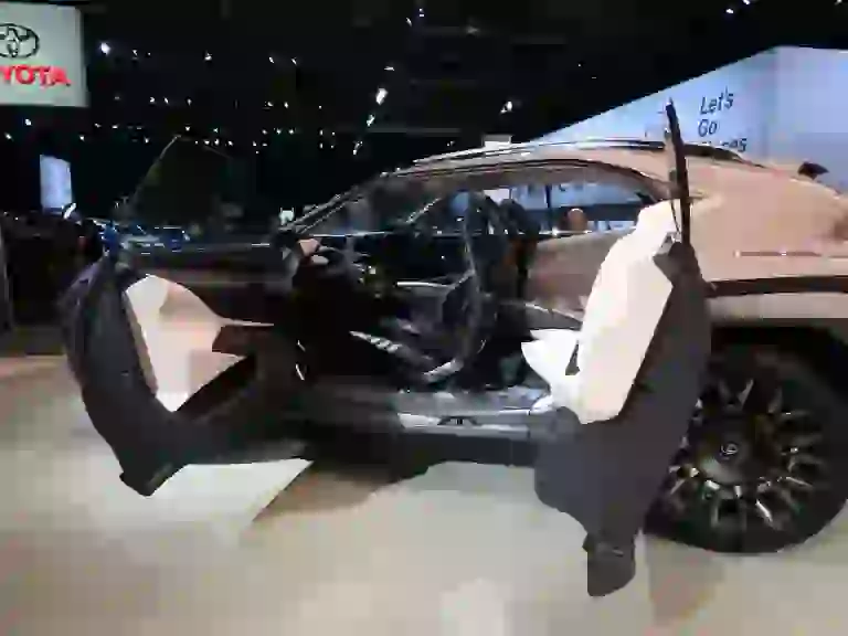 Lexus UX Concept Salone di Detroit 2017 - 2