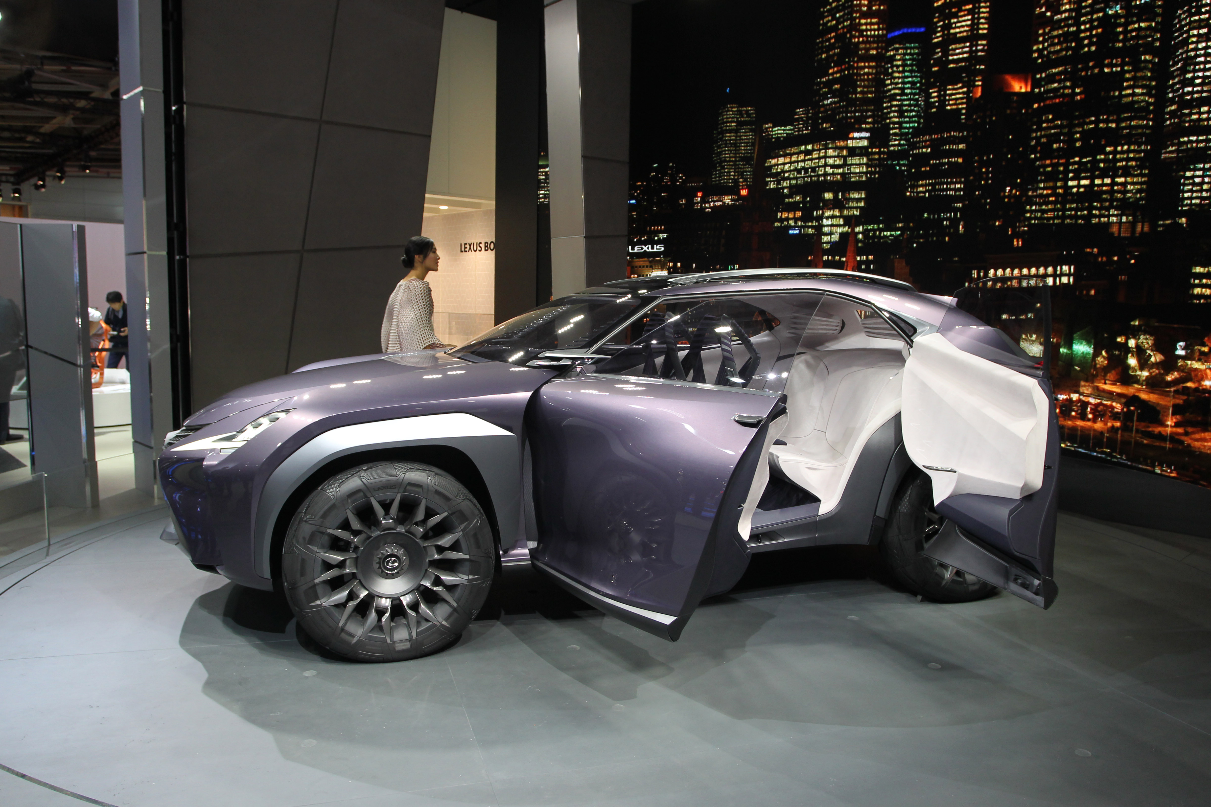 Lexus UX Concept - Salone di Parigi 2016