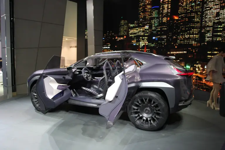 Lexus UX Concept - Salone di Parigi 2016 - 13