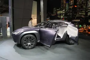Lexus UX Concept - Salone di Parigi 2016 - 1