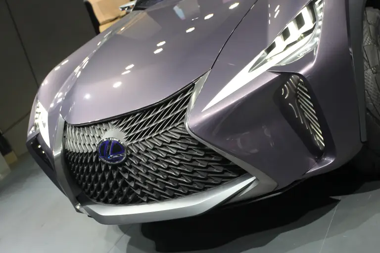 Lexus UX Concept - Salone di Parigi 2016 - 5