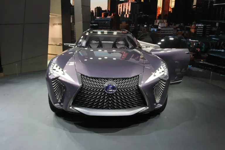 Lexus UX Concept - Salone di Parigi 2016 - 6
