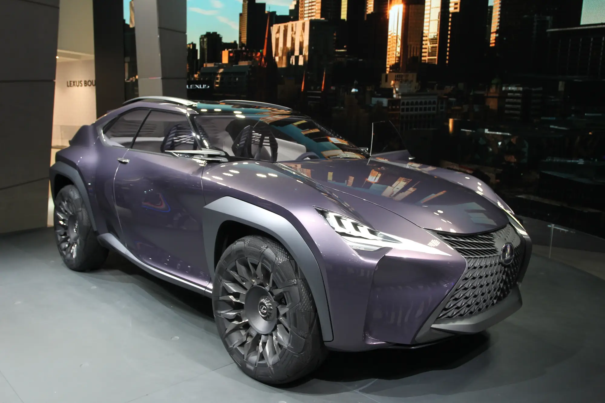 Lexus UX Concept - Salone di Parigi 2016 - 7