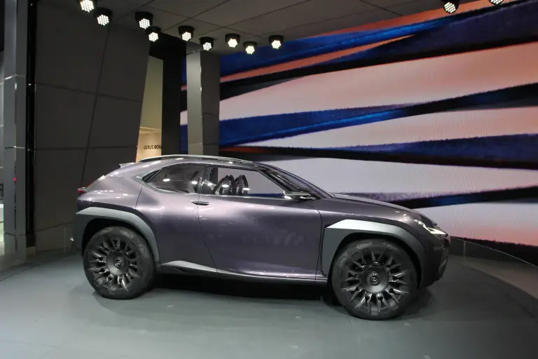 Lexus UX Concept - Salone di Parigi 2016 - 8