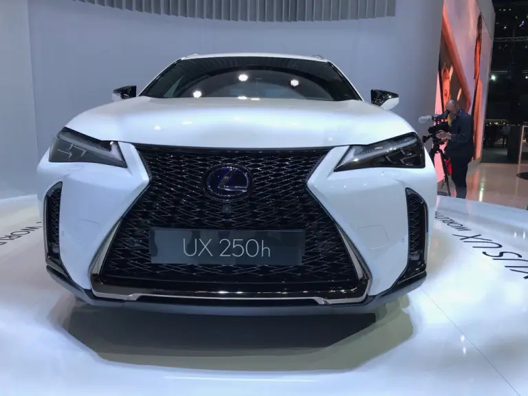 Lexus UX crossover - Salone di Ginevra 2018  - 10