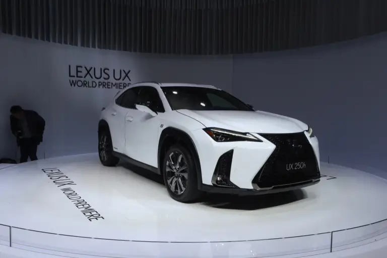 Lexus UX (foto live) - Salone di Ginevra 2018 - 1
