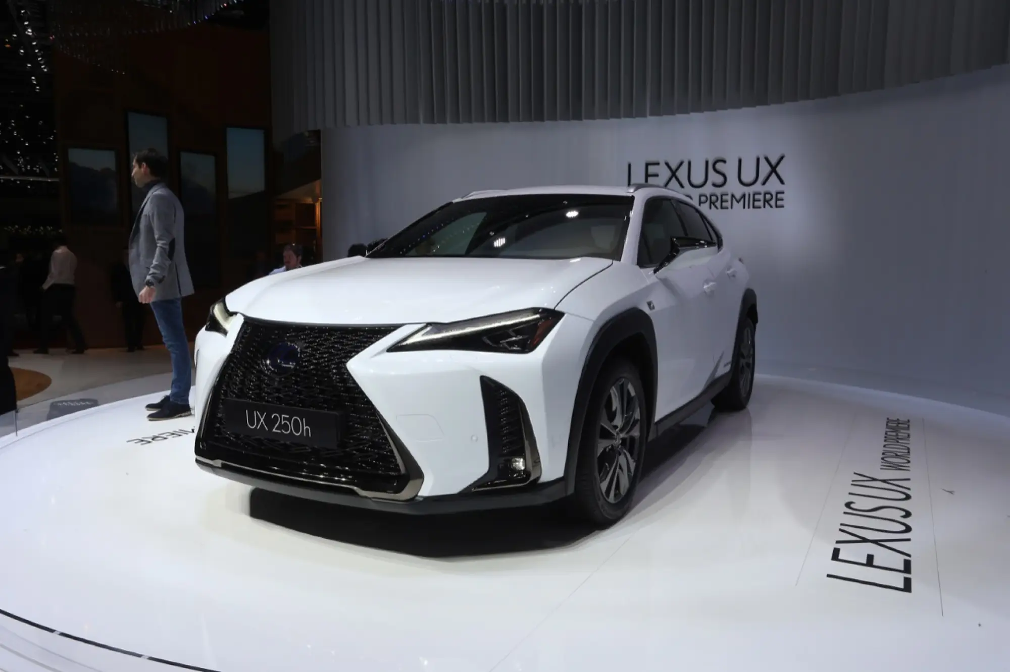 Lexus UX (foto live) - Salone di Ginevra 2018 - 3