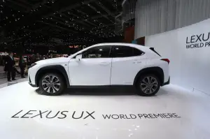 Lexus UX (foto live) - Salone di Ginevra 2018