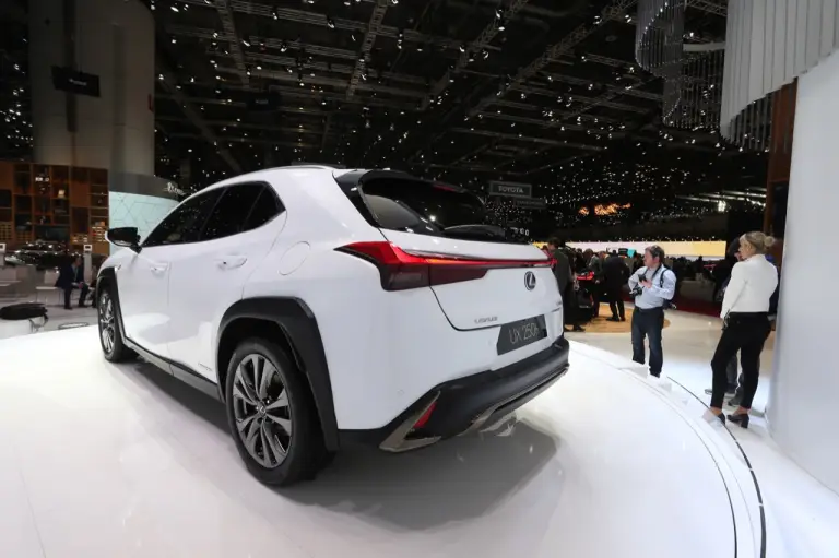 Lexus UX (foto live) - Salone di Ginevra 2018 - 6