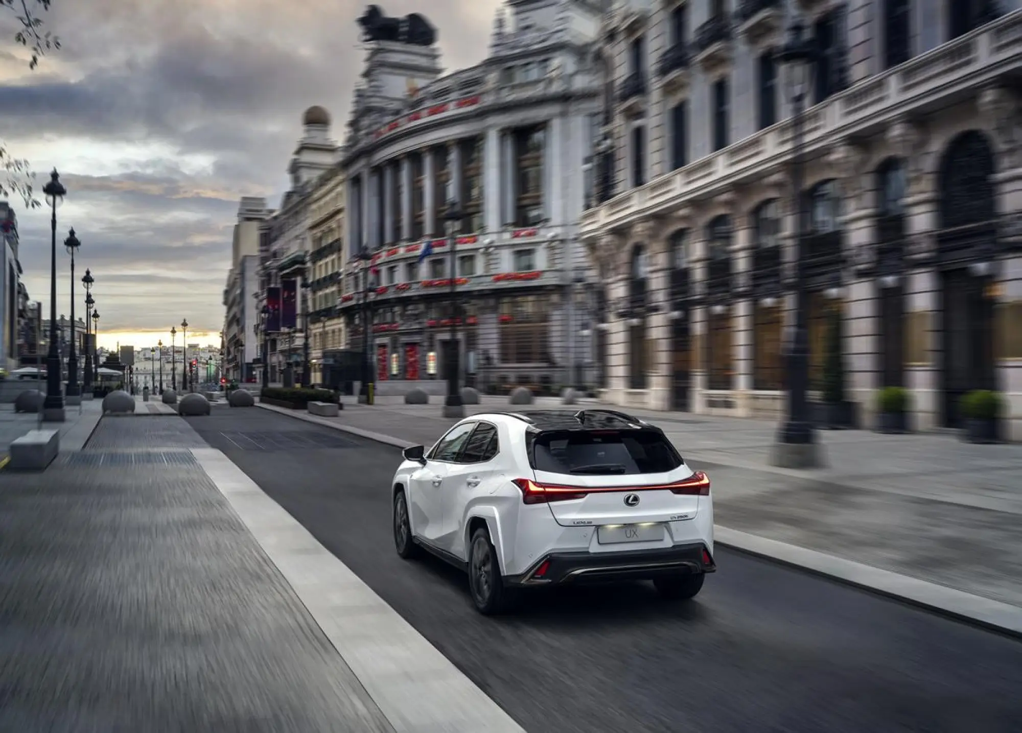 Lexus UX Hybrid MY 2023 - 12