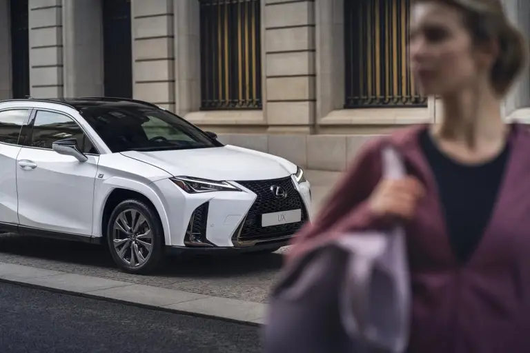 Lexus UX Hybrid MY 2023 - 9