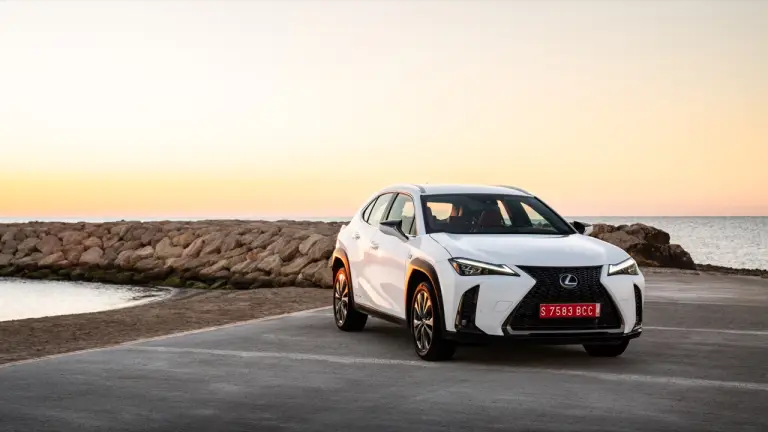 Lexus UX Hybrid - nuove foto - 2