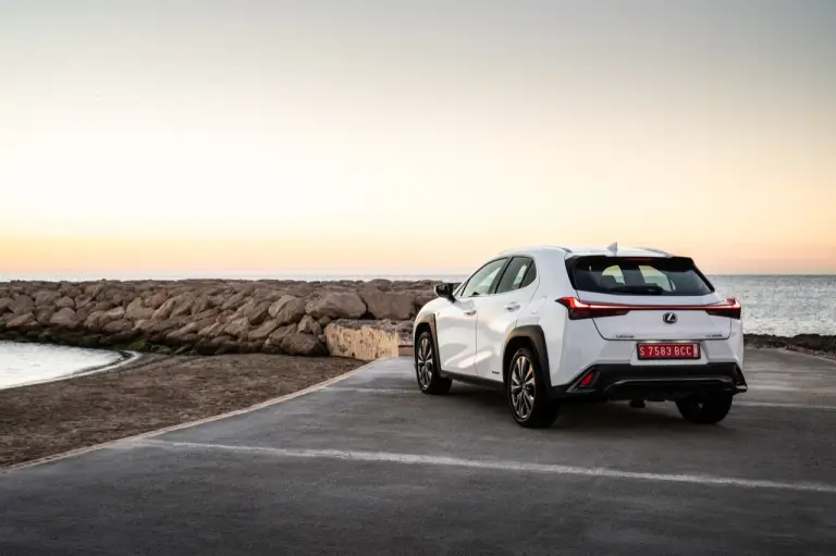 Lexus UX Hybrid - nuove foto - 4