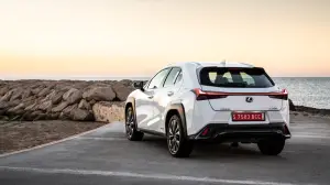 Lexus UX Hybrid - nuove foto - 5