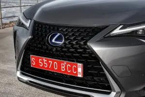 Lexus UX Hybrid - nuove foto - 7