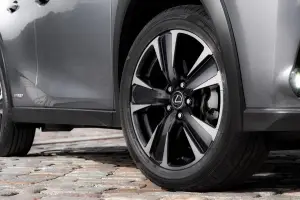 Lexus UX Hybrid - nuove foto - 10