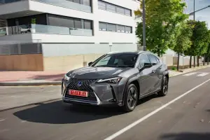 Lexus UX Hybrid - nuove foto - 14