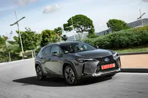 Lexus UX Hybrid - nuove foto - 16