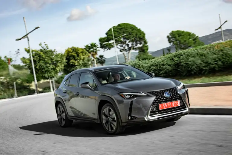 Lexus UX Hybrid - nuove foto - 16