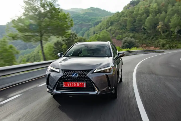 Lexus UX Hybrid - nuove foto - 18