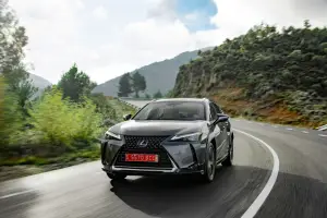 Lexus UX Hybrid - nuove foto - 19