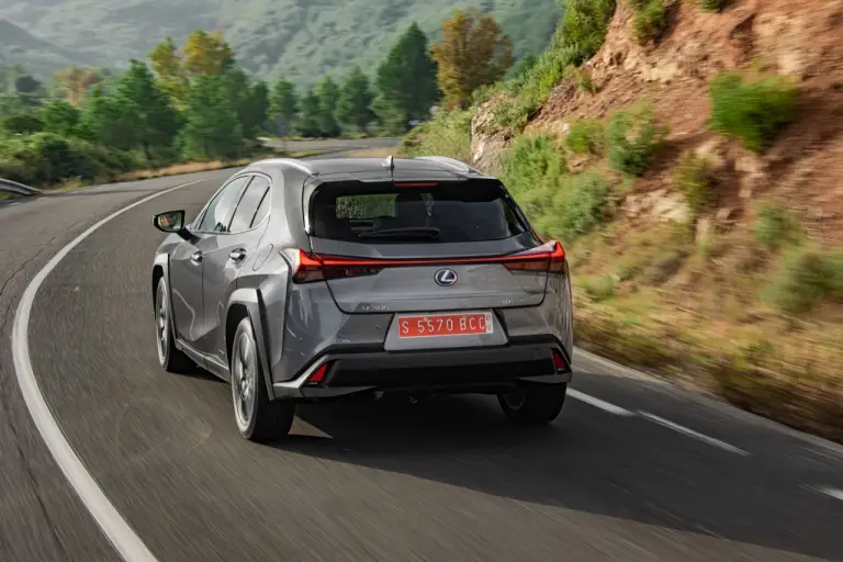 Lexus UX Hybrid - nuove foto - 21