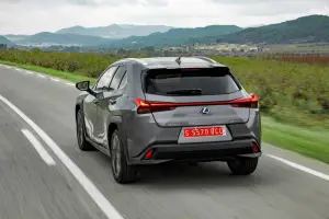 Lexus UX Hybrid - nuove foto - 28