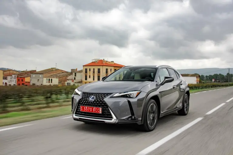 Lexus UX Hybrid - nuove foto - 31