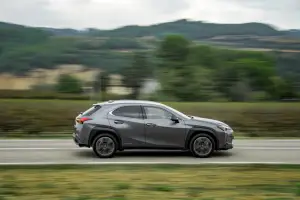 Lexus UX Hybrid - nuove foto - 34