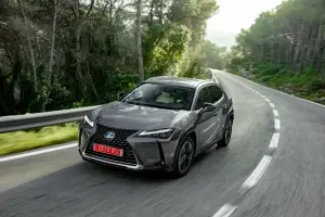 Lexus UX Hybrid - nuove foto - 38