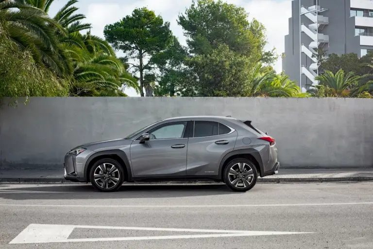 Lexus UX Hybrid - nuove foto - 58