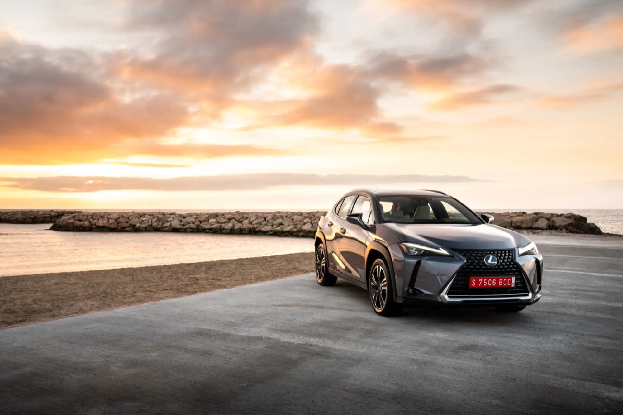 Lexus UX Hybrid - nuove foto - 60