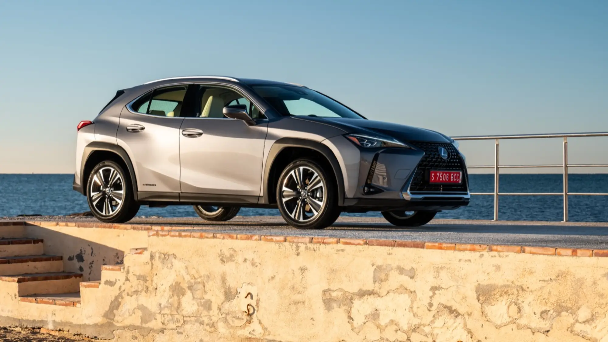 Lexus UX Hybrid - nuove foto - 65