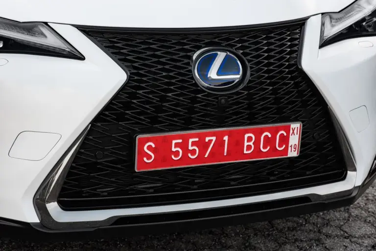 Lexus UX Hybrid - nuove foto - 66