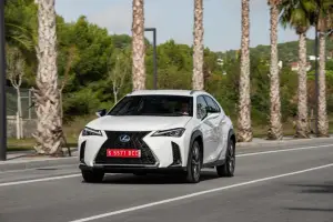 Lexus UX Hybrid - nuove foto - 77