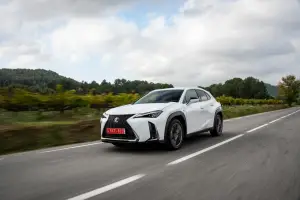 Lexus UX Hybrid - nuove foto - 84