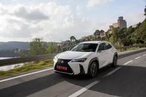 Lexus UX Hybrid - nuove foto - 93