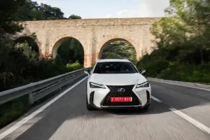 Lexus UX Hybrid - nuove foto - 96