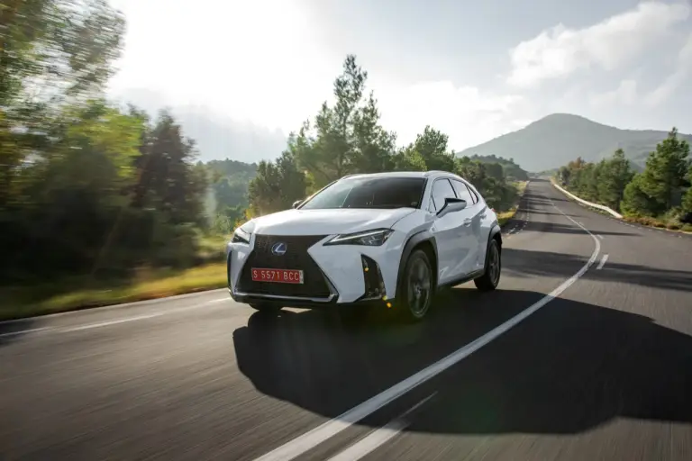 Lexus UX Hybrid - nuove foto - 100