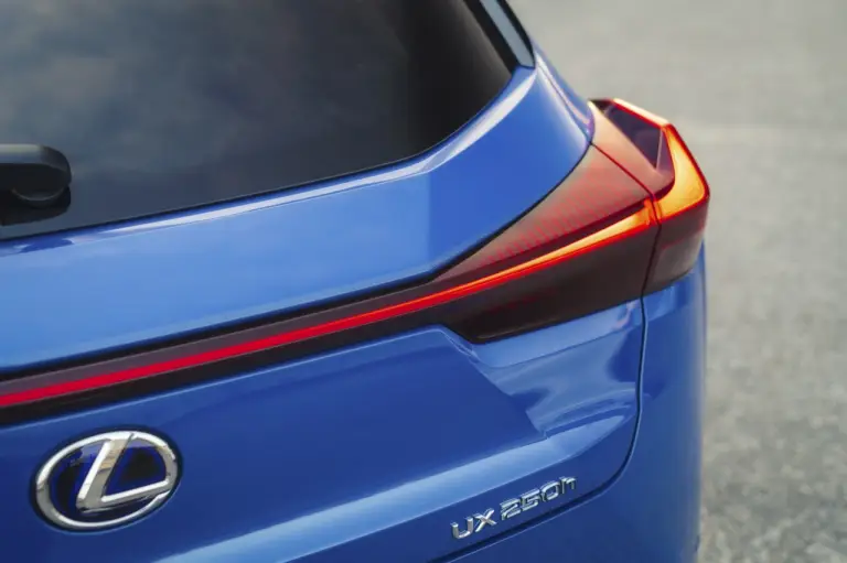 Lexus UX Hybrid - nuove foto - 173