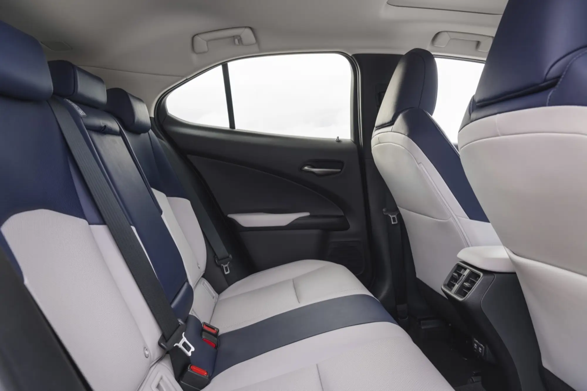 Lexus UX Hybrid - nuove foto - 192